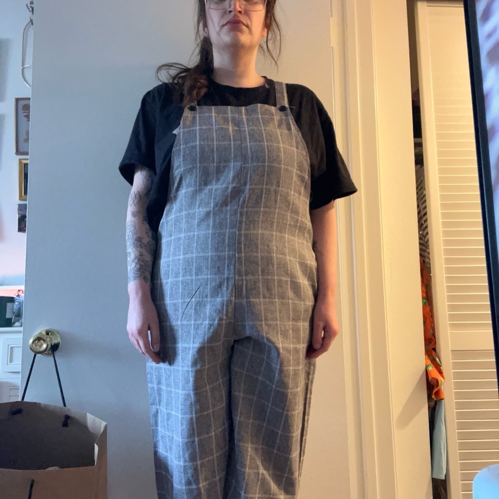 *READ DESCRIPTION* Gray Striped  Oversized style Overalls